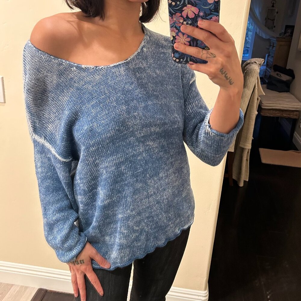 Tommy Bahama Blue Lightweight Knit Sweater Size Small Relaxed Beachy Pullover